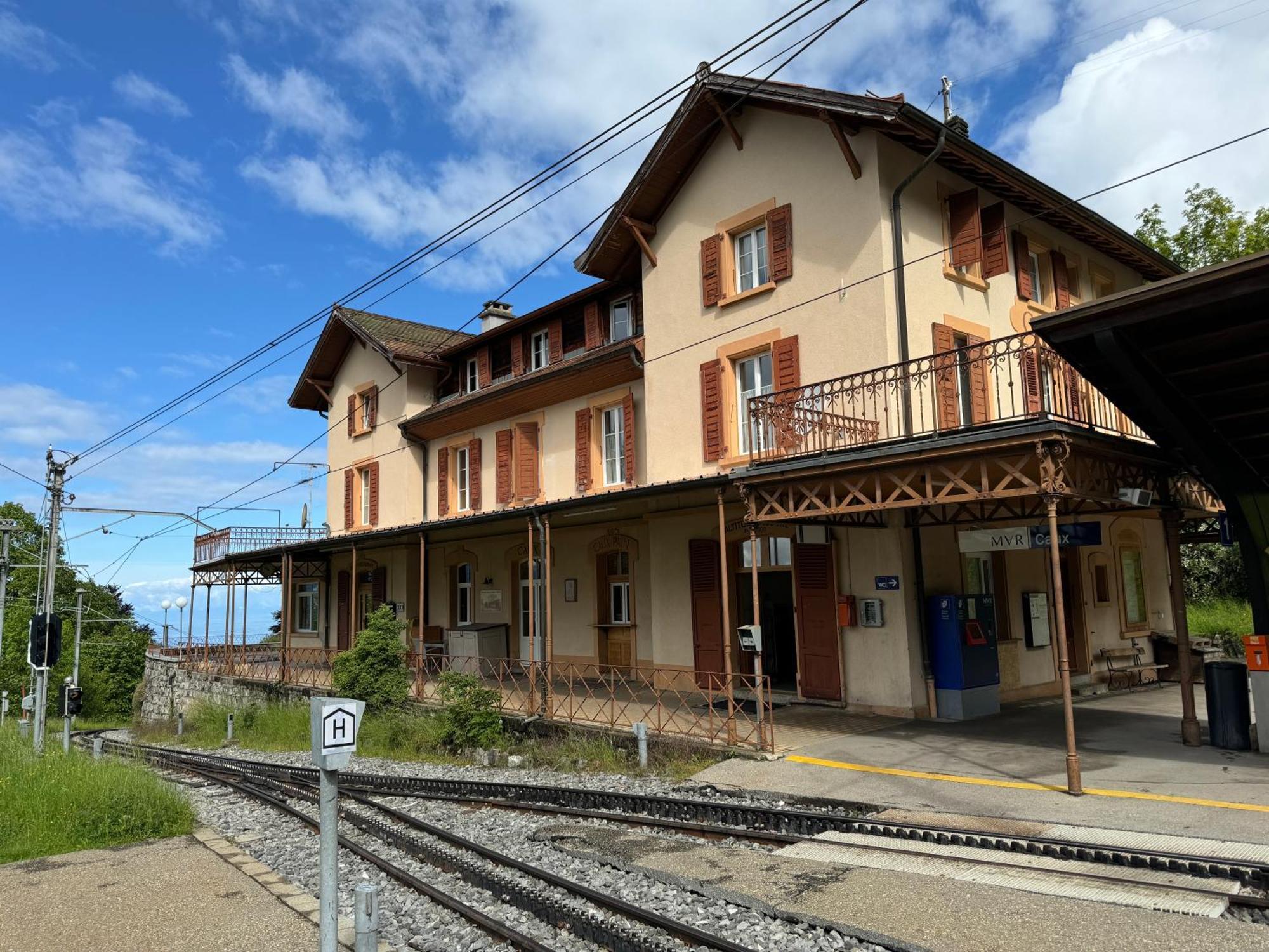 Отель Buffet De La Gare Монтрё Экстерьер фото